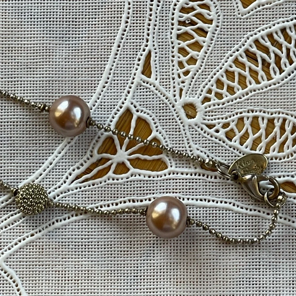 Vintage necklace soft gold tone w/faux blush pearls - Picture 2 of 6
